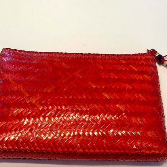 Clutch Purse Wicker With Parrot Zipper Pull Red/Orange - Picture 6 of 11